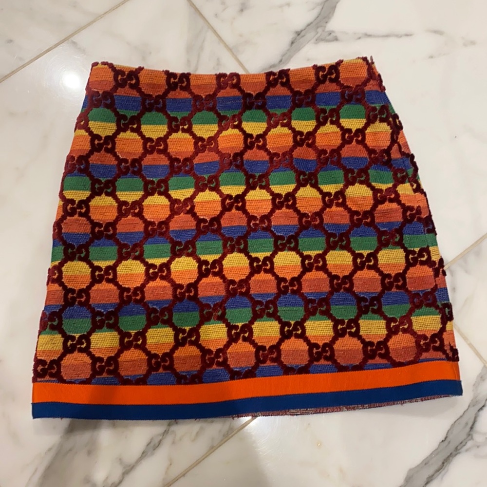 GUCCI girls rainbow monogram skirt. Size 10. Excellent condition